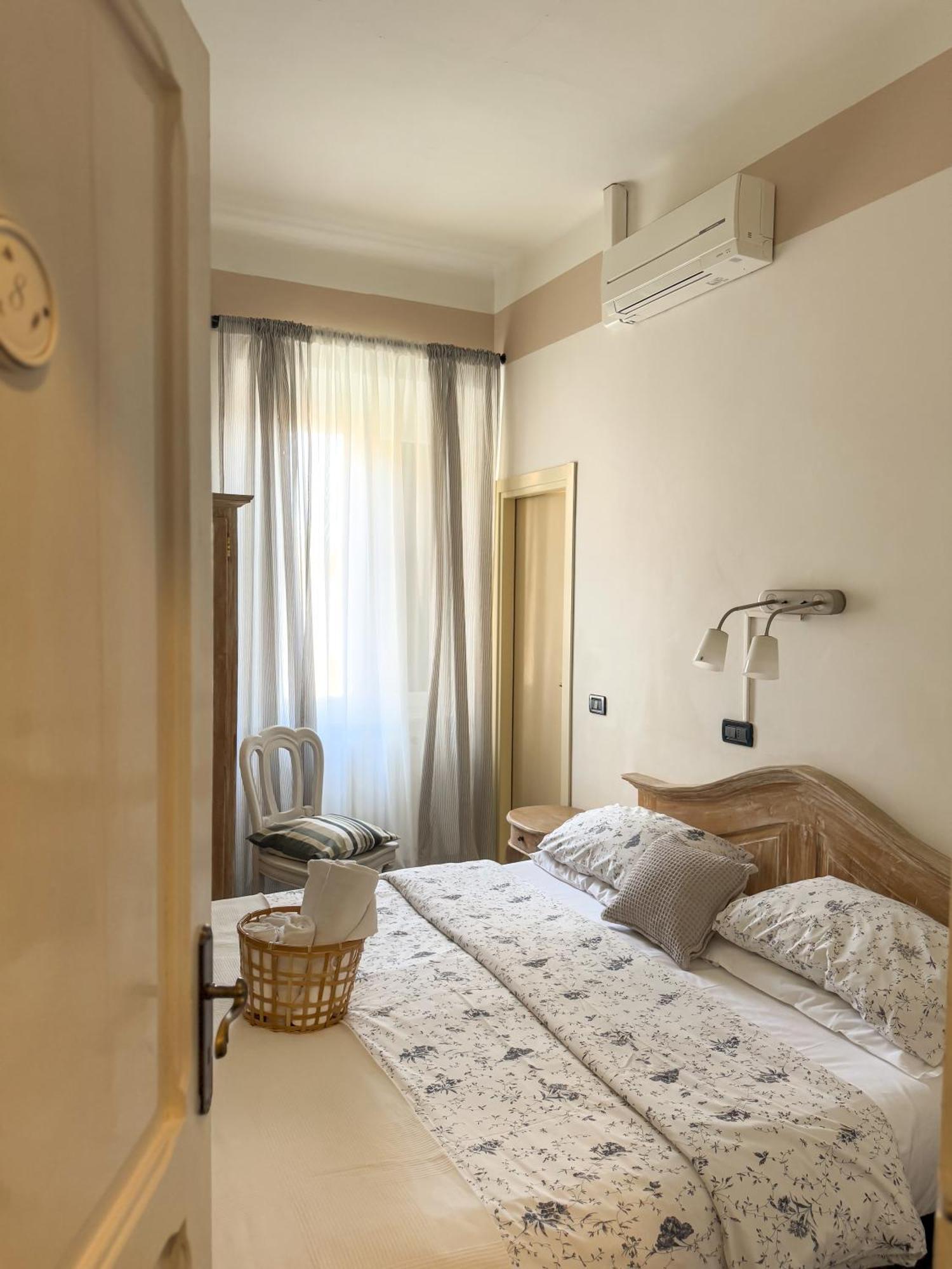 Small Double or Twin Room,1693300857:JPEG